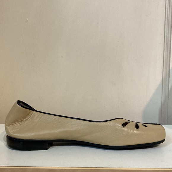 Bruno Magli Cut out Flats - Picture 7 of 9